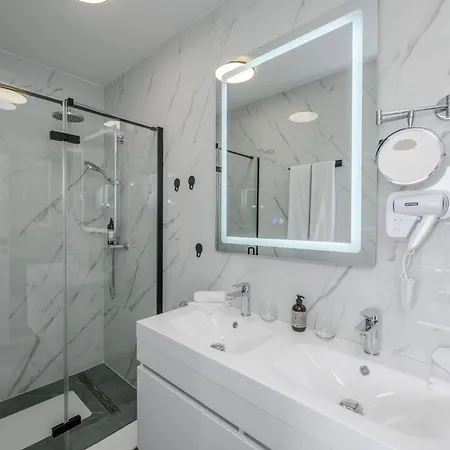 Luxury San Rocco Vila Desne
