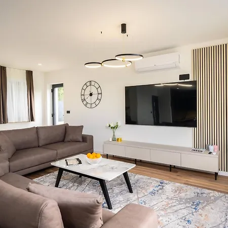 Luxury San Rocco Villa Desne