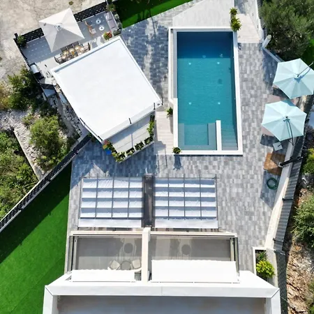 فيلة Luxury San Rocco Desne