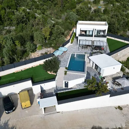 فيلة Luxury San Rocco Desne